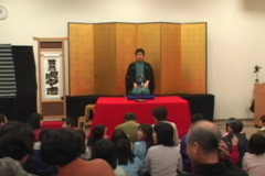 落語っておもしろい！子どもも大人も大笑い！　図書館で子ども寄席　　川之江図書館