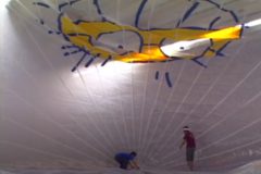 巨大紙風船　完成間近　　四国中央市　川之江文化センター