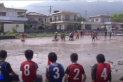川南フェニックスが　どろんこサッカー開催