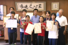 全国少年フェンシング大会で　活躍した選手が市長を訪問