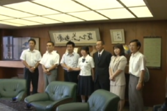 デフリンピック出場選手　三宅里歩さんが　市長を表敬訪問
