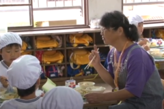 北小児童が　生産者と給食交流