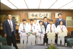 宇摩柔道会の選手が　全国大会３位入賞を報告