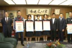 国体優勝の三島高校　フェンシング選手が市長を訪問