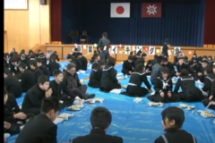川之江南中学校で　卒業バイキング給食