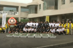 三島南中学校に　「人権の花」　贈呈