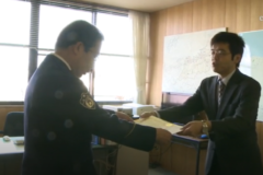 四国総合通信局が　四国中央警察署に感謝状贈呈