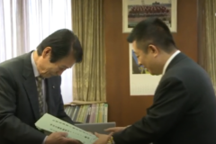 四国中央市人権対策協議会が　寄付金贈呈