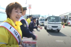 南海放送アナウンサー　寺尾　英子さん（土居町出身）　１日警察署長