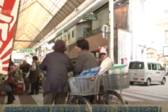 街かど百景：川之江駅通り商店街朝市