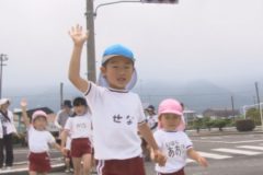 四国中央自動車学校で土居東幼稚園が交通安全教室