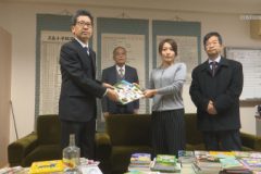 愛媛県ほっかほっか会 三島小学校に本を寄贈