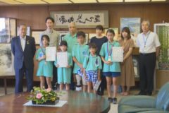 スポーツ吹矢ジュニア競技会出場者 市役所を表敬訪問