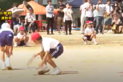 12.めくって　めくって　紅白オセロ（2年生）2019年度　中之庄小学校秋季大運動会