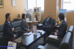 日経WOMAN ウーマン・オブ・ザ・イヤー受賞 石川賀代さんが市長を表敬訪問