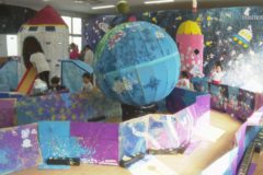 三島幼稚園　廃材を使った立体作品を制作