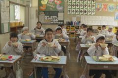 三島小学校　地元の郷土料理「蒸し上げ雑炊」給食に
