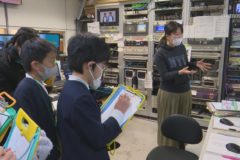 中曽根小学校5年生が四国中央テレビを見学