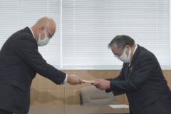 川之江ライオンズクラブ60周年記念事業　小中学校や霧の森に寄贈