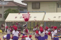4．チェッコリたまいれ（１・２年）　２０２２年度長津小学校　春季大運動会