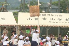 8．チェッコリ玉入れ（１・２年）　２０２２年度　小富士っ子運動会