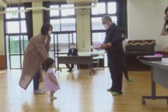 子ども木育推進事業 誕生祝い品 贈呈式