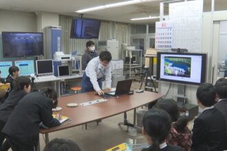 関川小学校の児童が水利用を学ぶ見学会