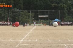 小・中/大玉転がし　2025年度　新宮小・中学校運動会